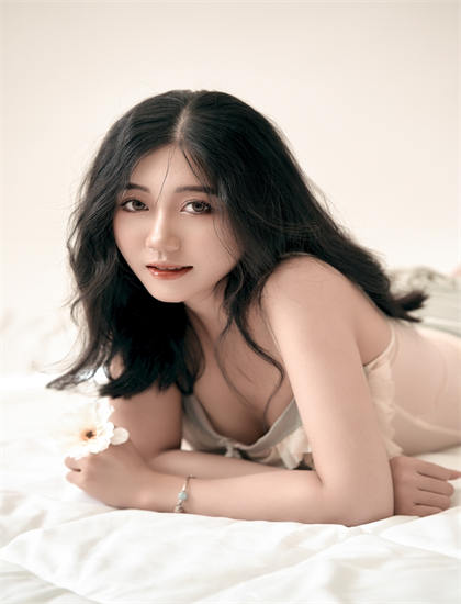 《“あなたの私”山本ゆう》同类型作品对比惊艳四座的：风格差异与特色比较